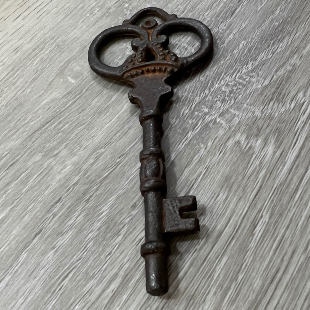Vintage Ornate Cast Iron Skeleton Key Decorative Crown Scrollwork Rustic Brown